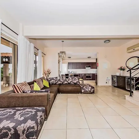 Sea Cave Gardens Villa Coral Bay